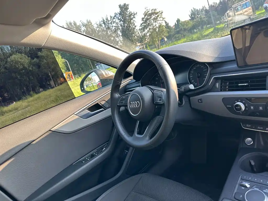 Audi A4L 2018 — фото 18