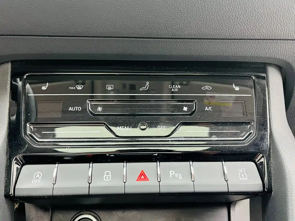 Skoda Karoq 2023 — фото 11