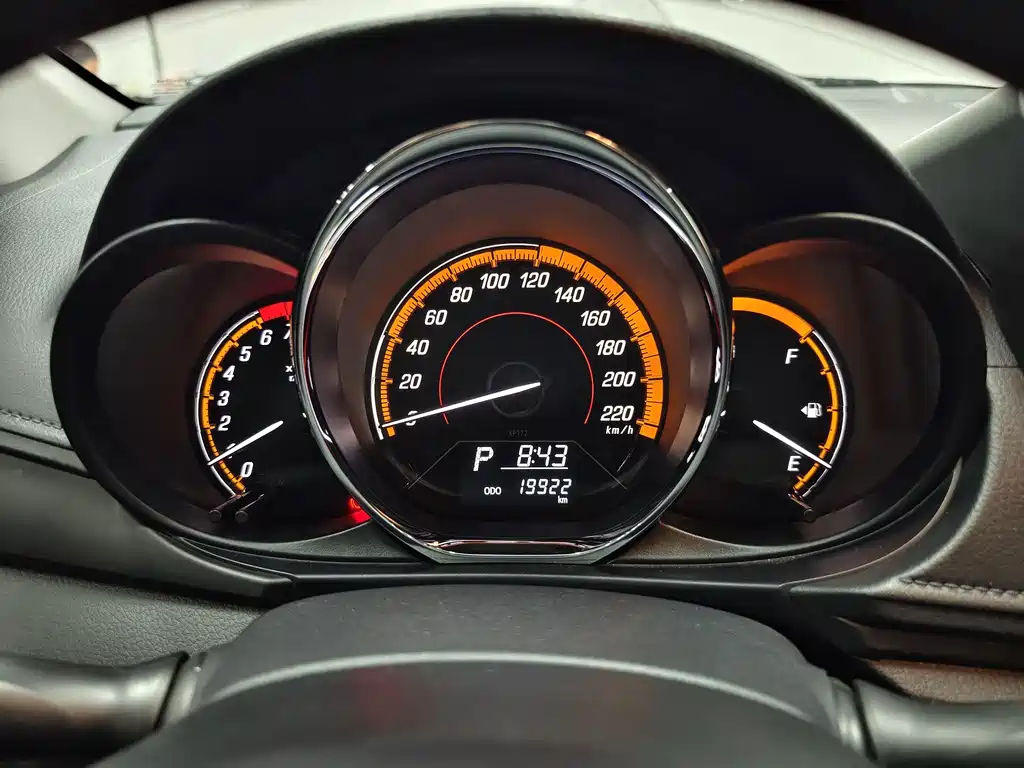 Toyota Yaris L 2022 — фото 13