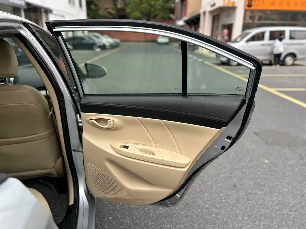 Toyota Vios 2015 — фото 22