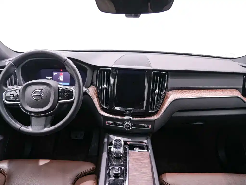 Volvo XC60 2021 — фото 13