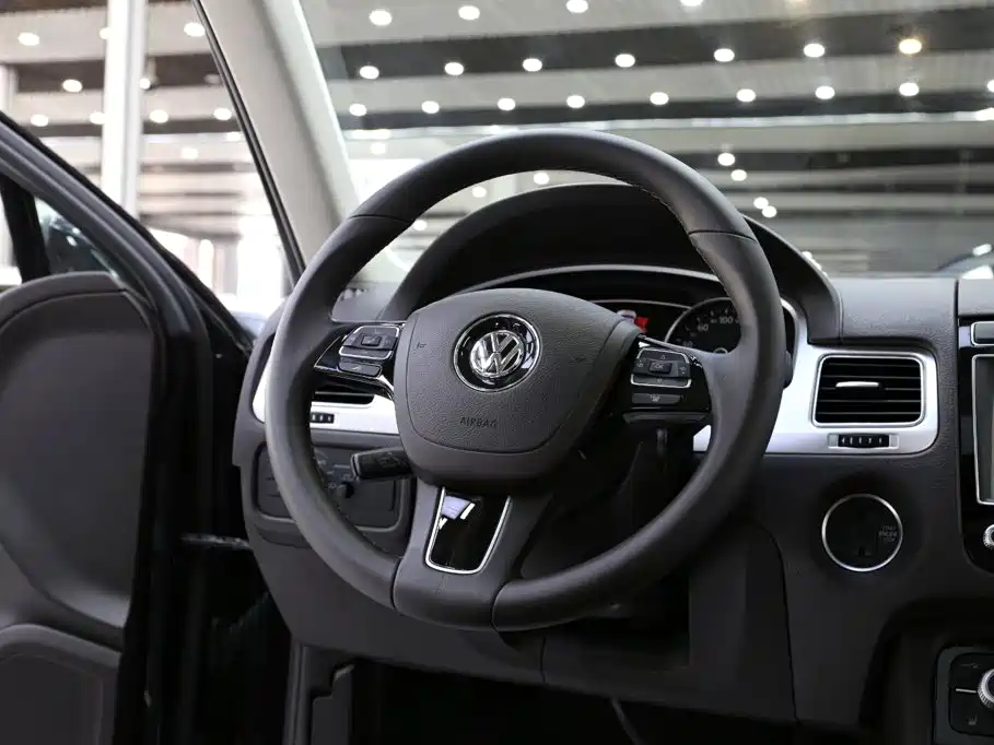 Volkswagen Touareg 2016 — фото 11