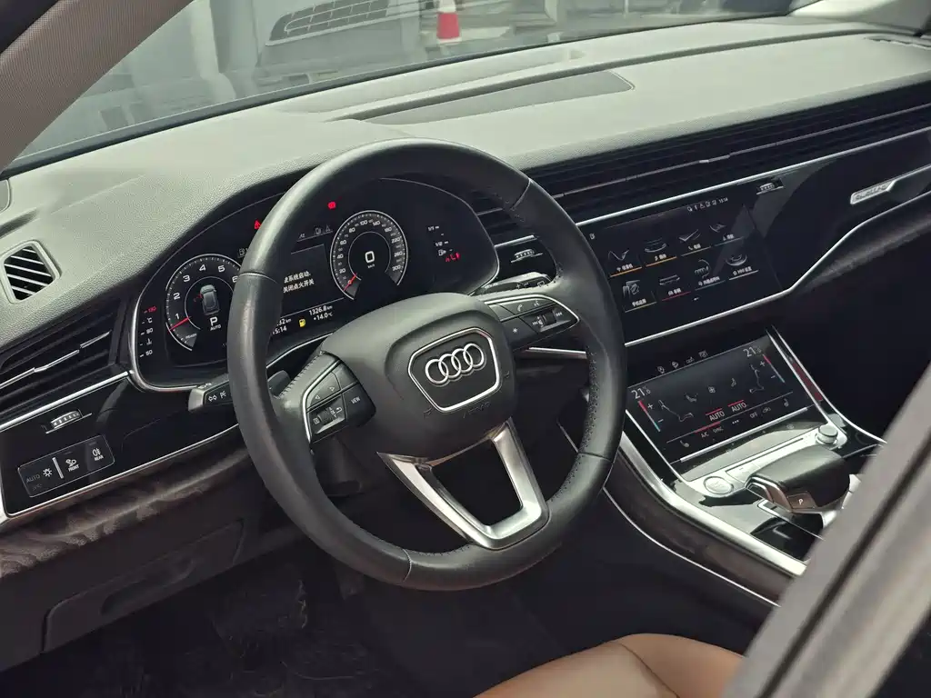 Audi Q8 2020 — фото 22