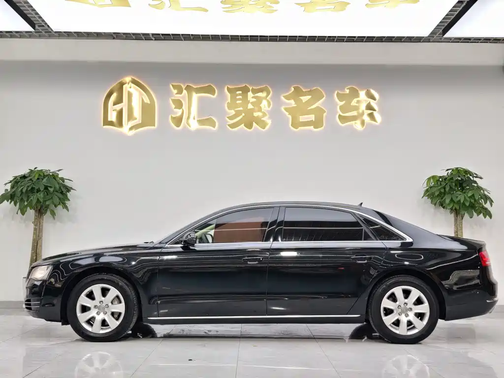 Audi A8 2011 — фото 10