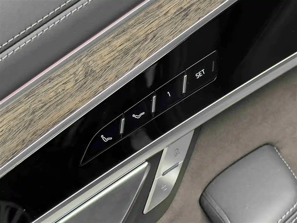Audi A8 2024 — фото 15