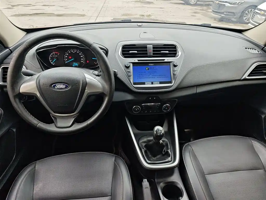 Ford Escort 2017 — фото 10