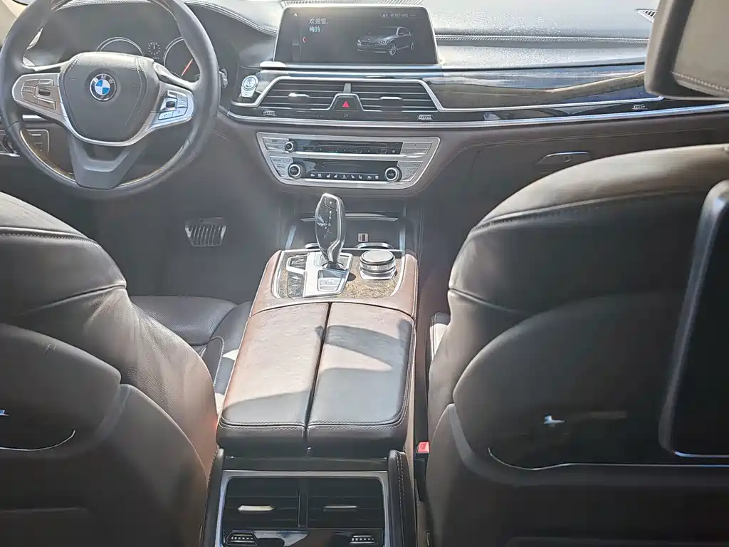 BMW 7 Series 2016 — фото 8