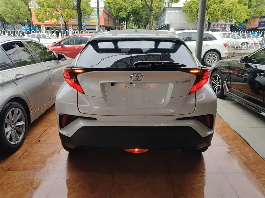 Toyota C-HR 2022 — фото 4
