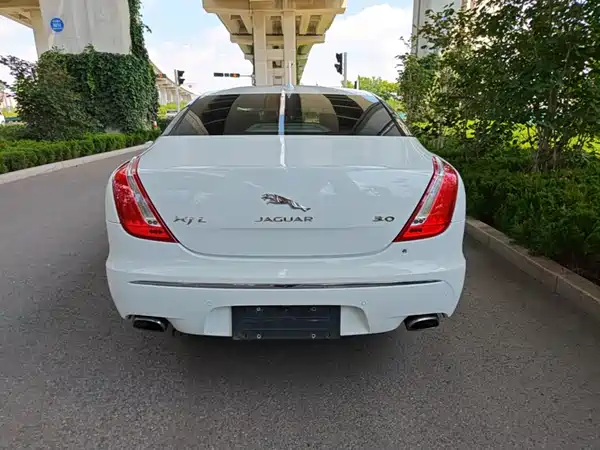 Jaguar XJ 2014