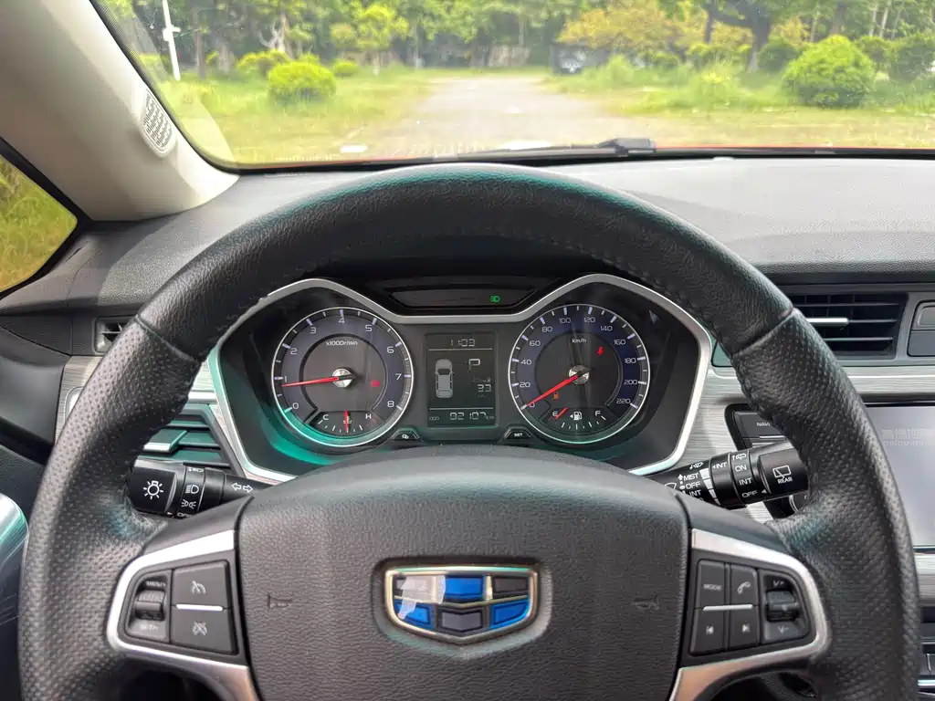 Geely Vision X3 2018 — фото 18