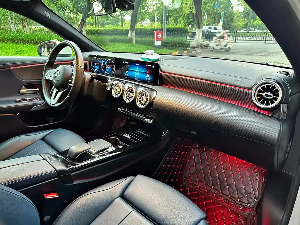 Mercedes-Benz A-Class 2019 — фото 19