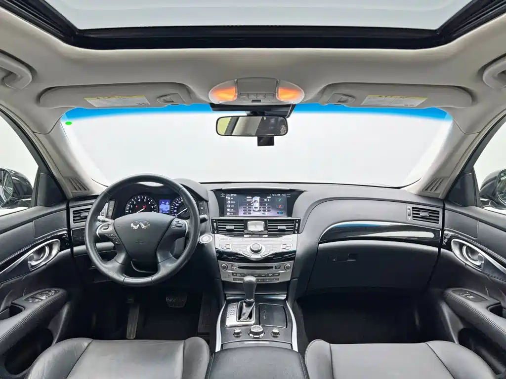 Infiniti Q70 2017 — фото 20