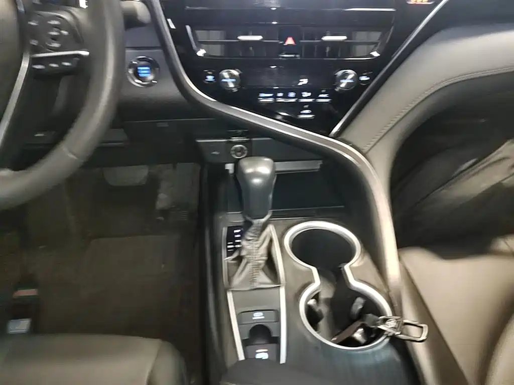 Toyota Camry 2023 — фото 14
