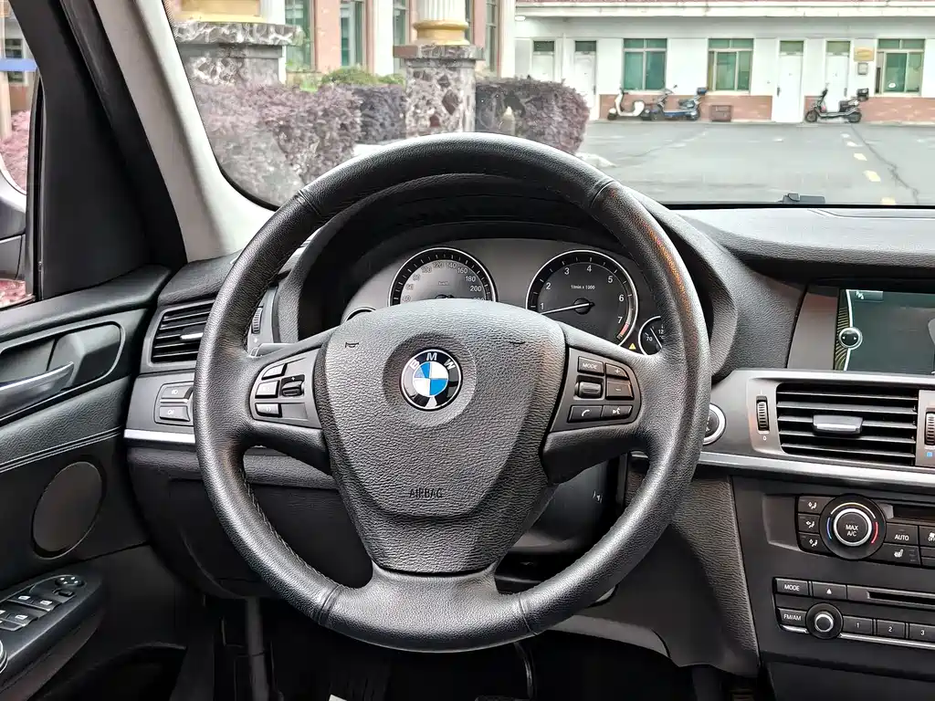BMW X3 2012 — фото 15