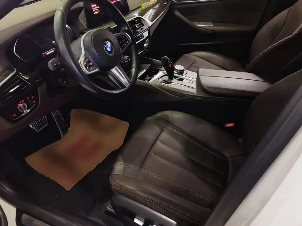 BMW 5 Series 2020 — фото 16