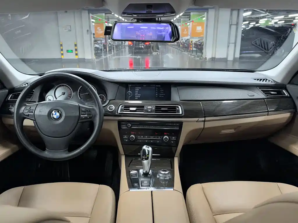 BMW 7 Series 2012 — фото 8
