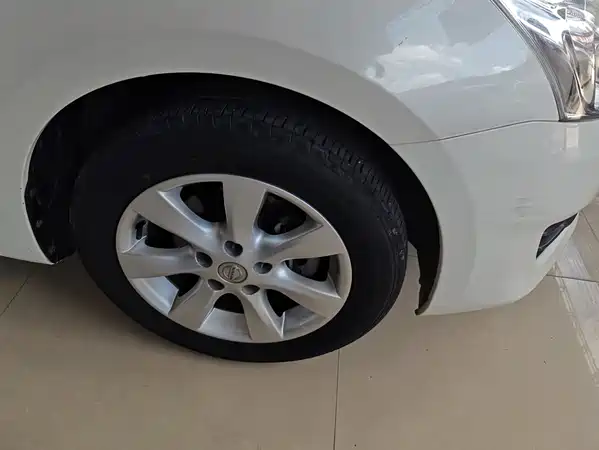 Nissan Tiida 2012