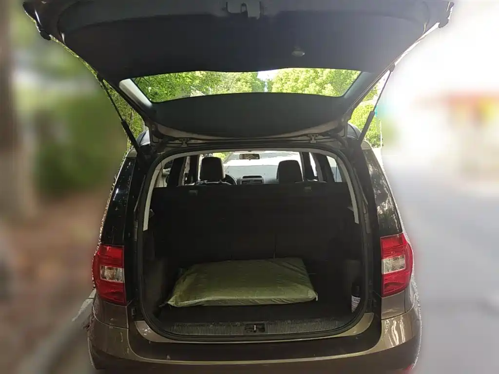 Skoda Yeti 2015 — фото 10