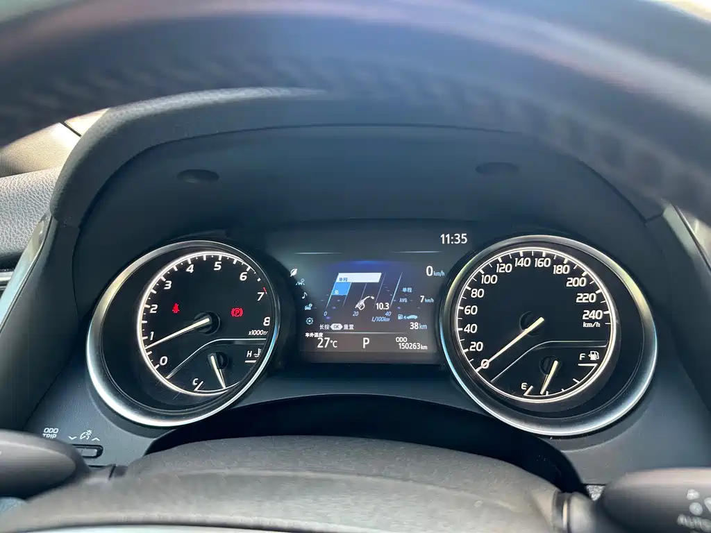 Toyota Camry 2019 — фото 11
