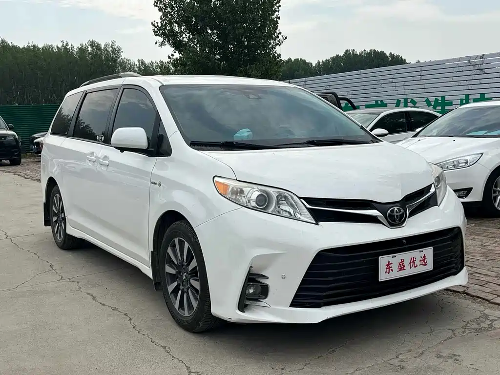 Toyota Sienna 2018 — фото 3