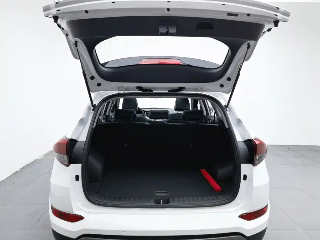 Hyundai Tucson 2018 — фото 16