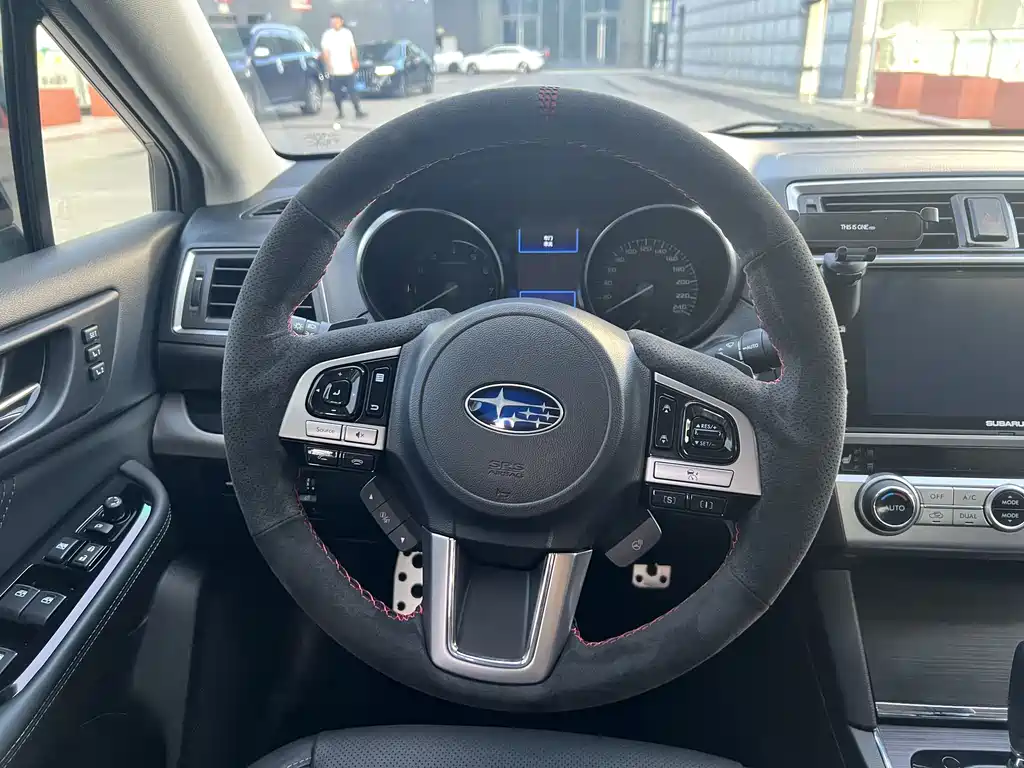 Subaru Legacy 2017 — фото 14