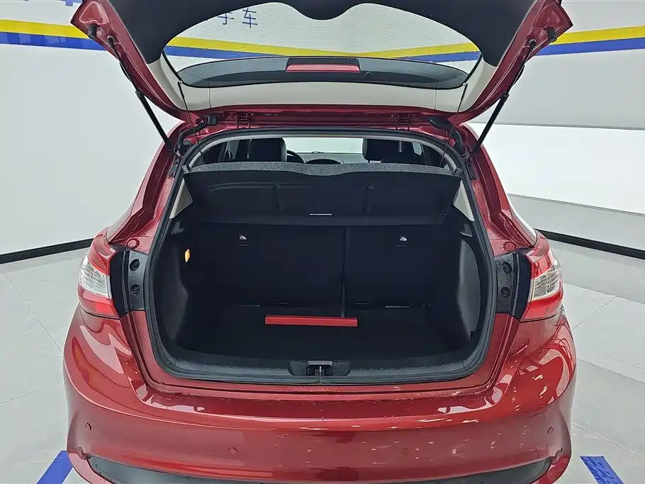 Nissan Tiida 2018 — фото 4