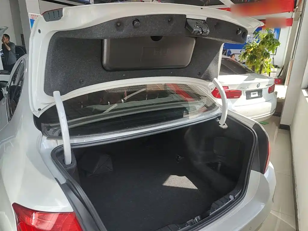 BMW 5 Series 2015 — фото 19