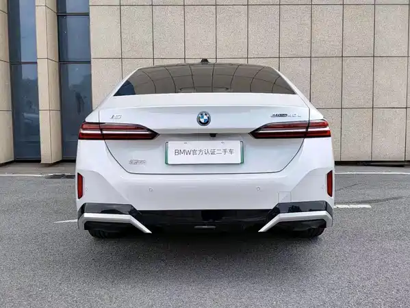 BMW i5 2025