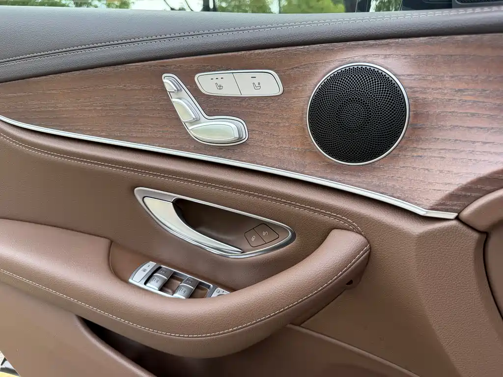 Mercedes-Benz E-Class 2022 — фото 9