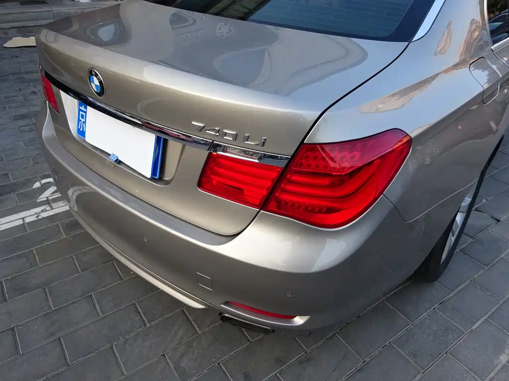 BMW 7 Series 2011 — фото 18