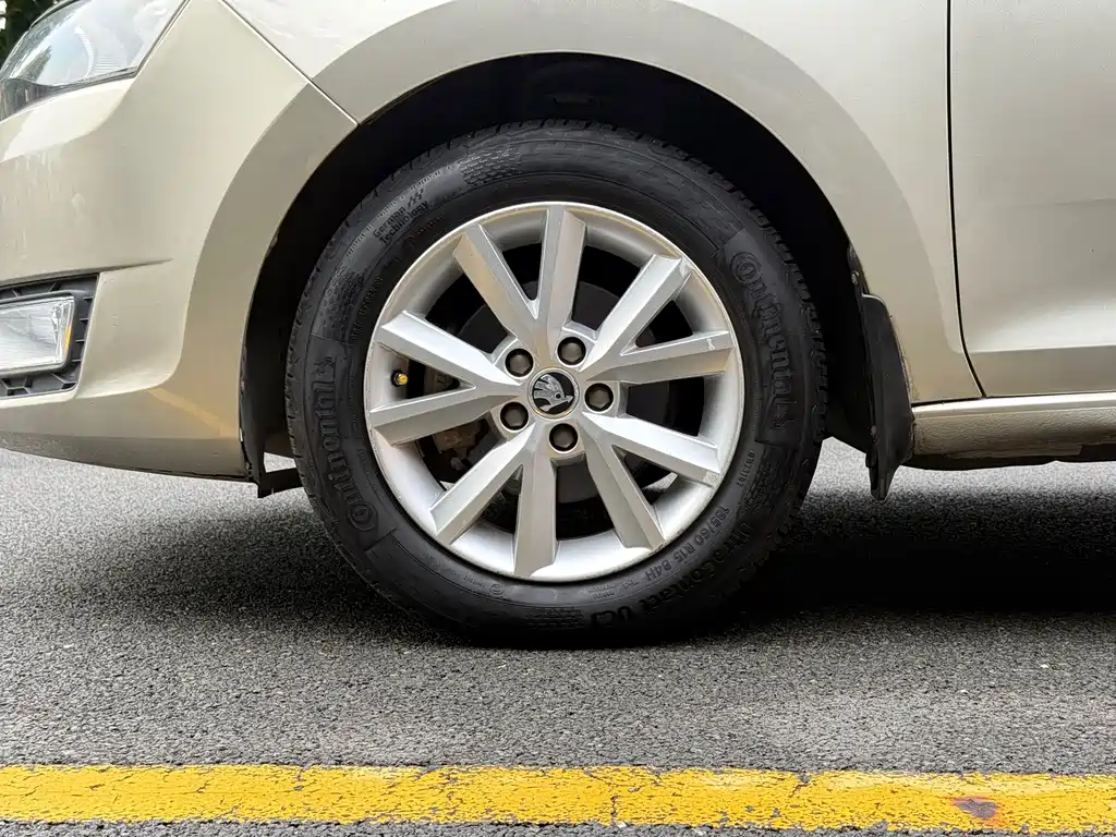 Skoda Rapid 2014 — фото 17