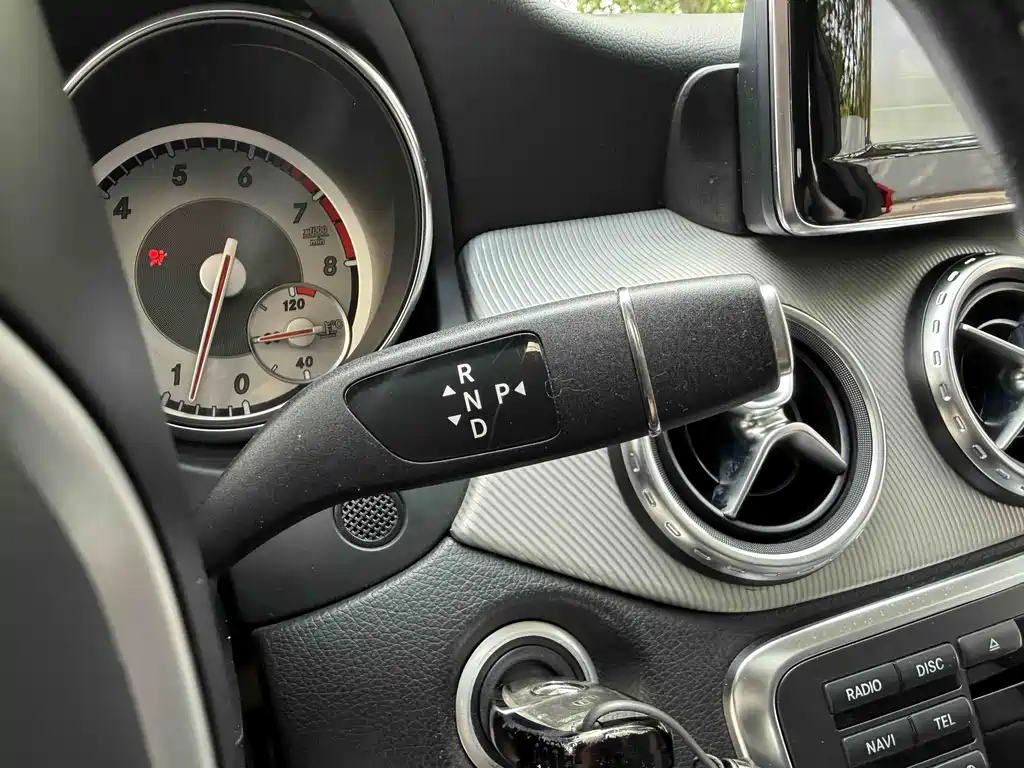 Mercedes-Benz GLA 2015 — фото 11