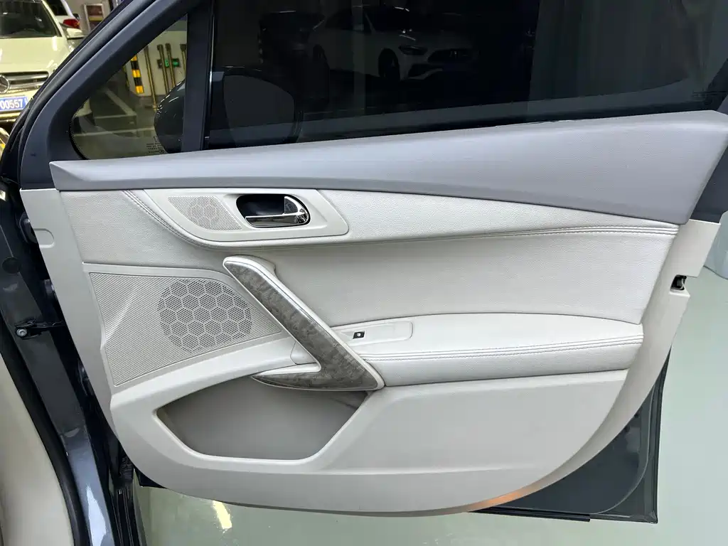 Peugeot 508 2014 — фото 13