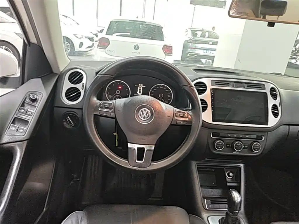 Volkswagen Tiguan 2017 — фото 11