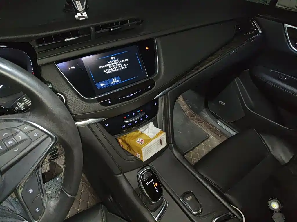 Cadillac XT5 2018 — фото 10