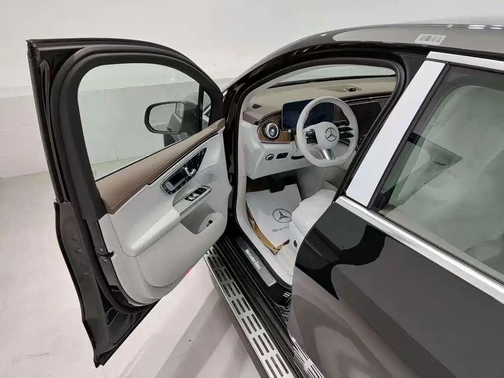 Mercedes-Benz EQE SUV 2025 — фото 6