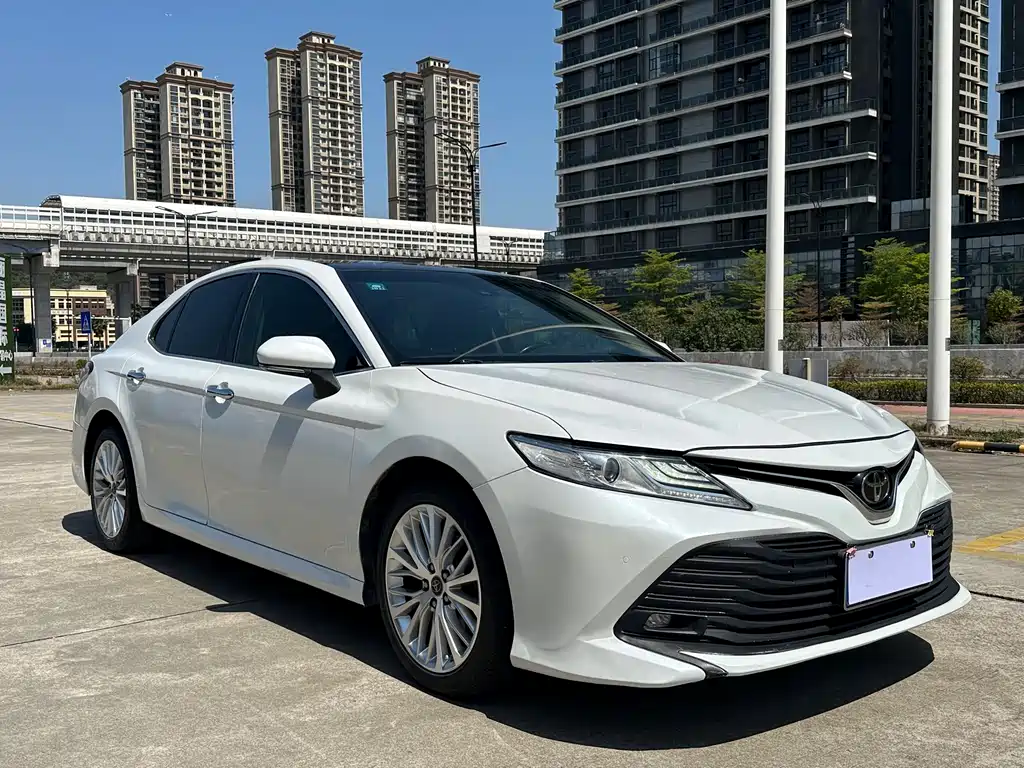 Toyota Camry 2019 — фото 3