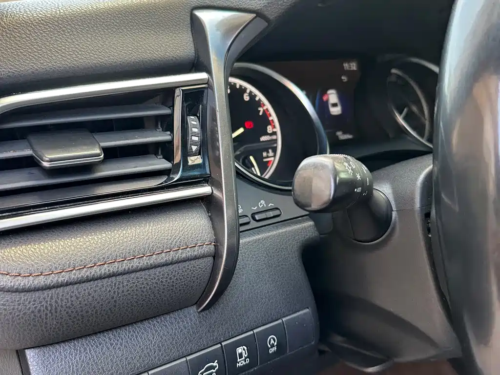 Toyota Camry 2019 — фото 16