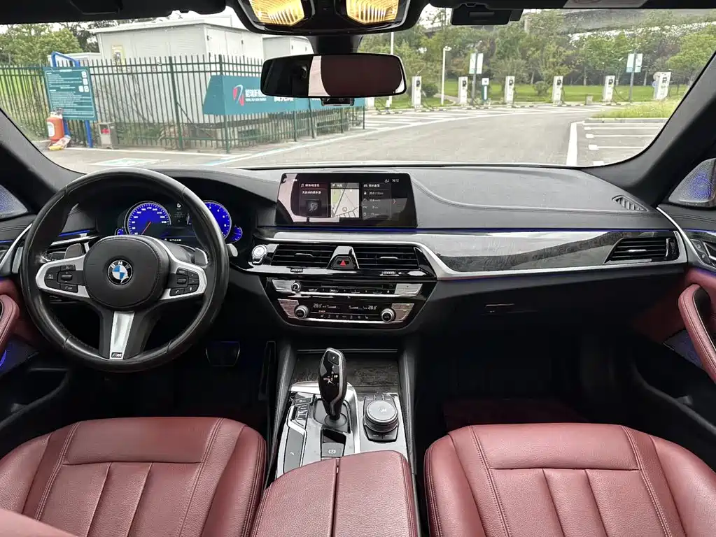 BMW 5 Series 2018 — фото 9