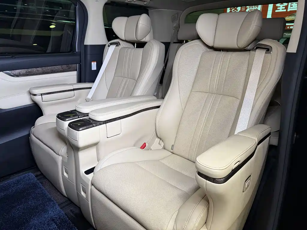 Toyota Vellfire 2022 — фото 11