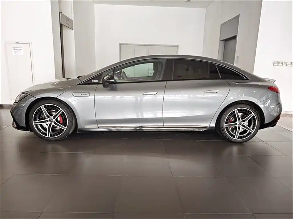 Mercedes-Benz EQE AMG 2024 — фото 2