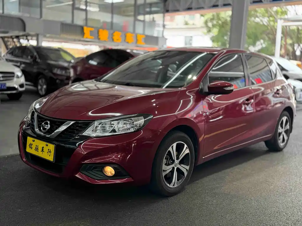 Nissan Tiida 2017 — фото 1