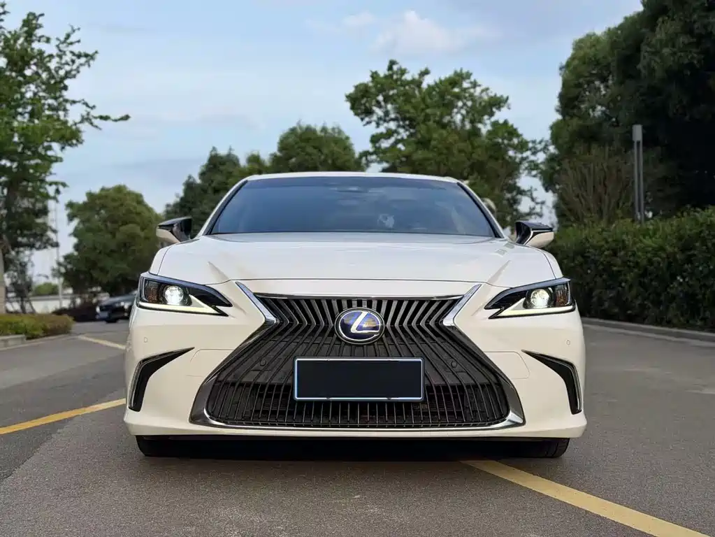 Lexus ES 2019 — фото 2