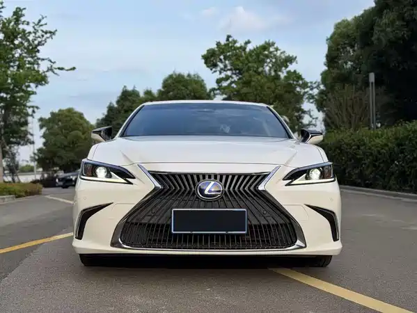 Lexus ES 2018