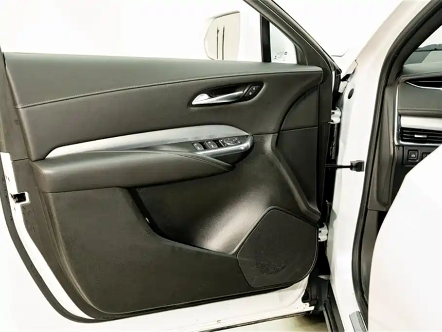 Cadillac XT4 2020 — фото 16