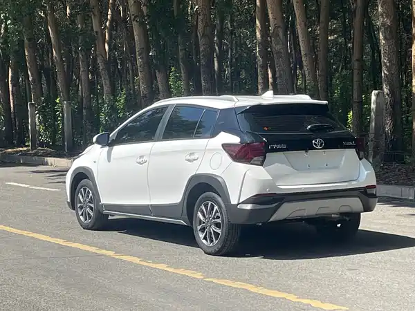 Toyota Yaris L 2023