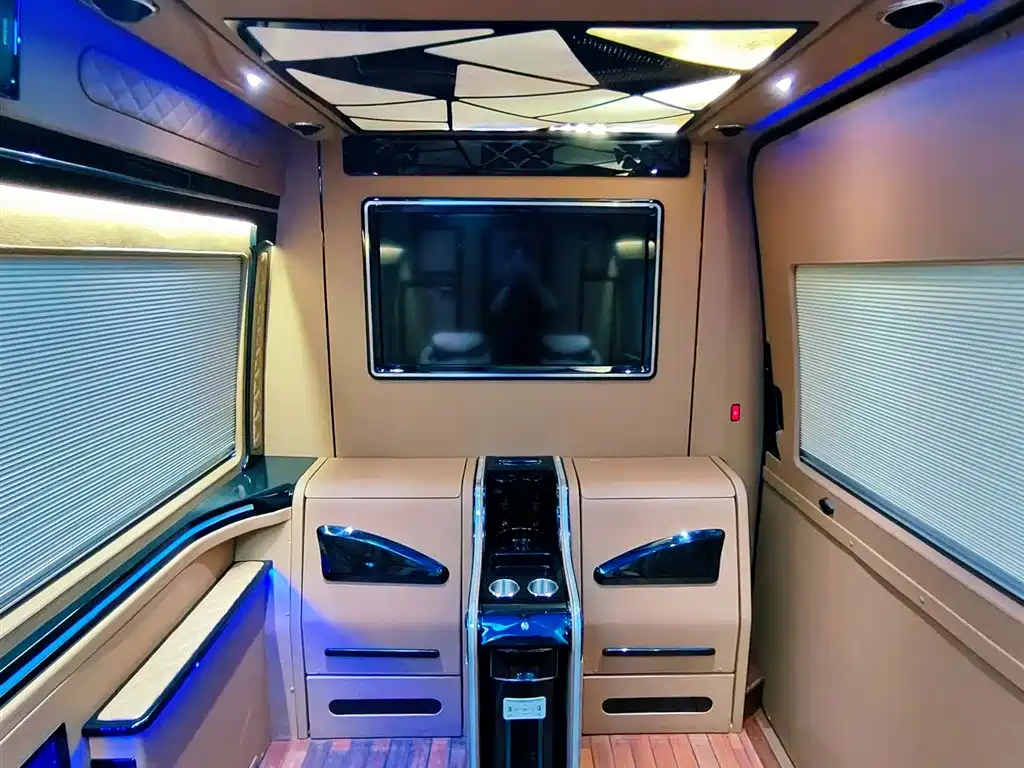 Mercedes-Benz Sprinter 2019 — фото 16