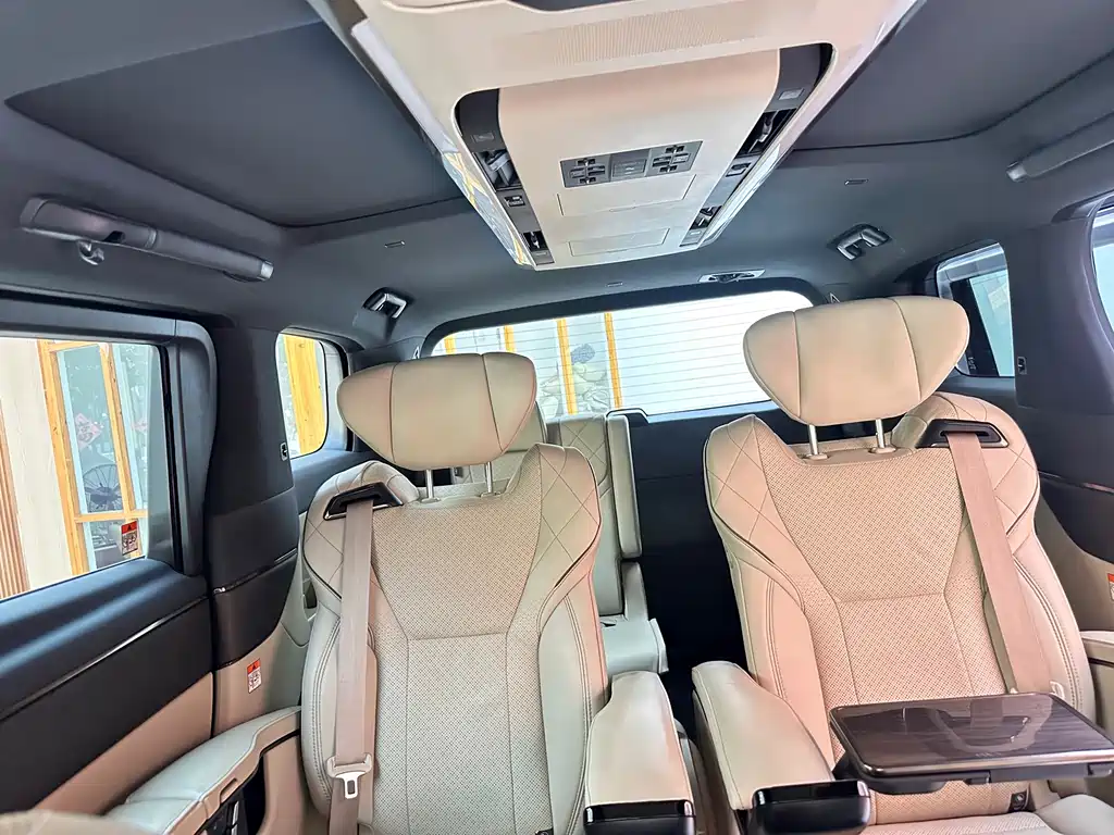 Toyota Alphard 2024 — фото 9