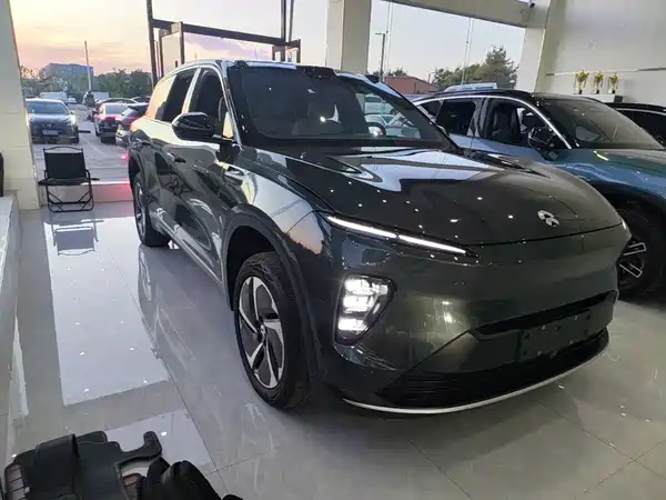 NIO ES8 2023